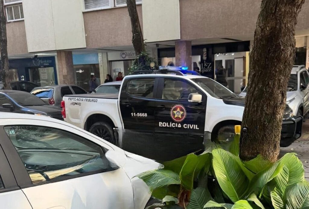 Polícia investiga mortes em apartamento no Centro de Nova Friburgo
