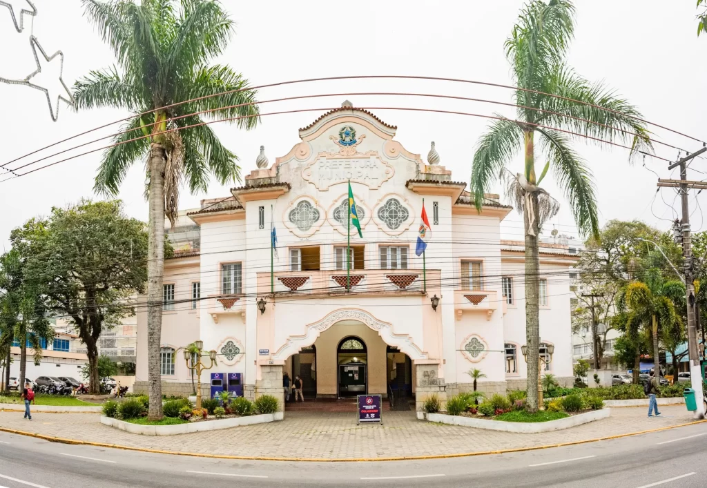 Secretário de Saúde de Teresópolis fala sobre desapropriação em meio ao descaso com a saúde pública.