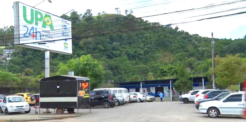 Profissionais da saúde protestam por salários atrasados na UPA de Nova Friburgo.