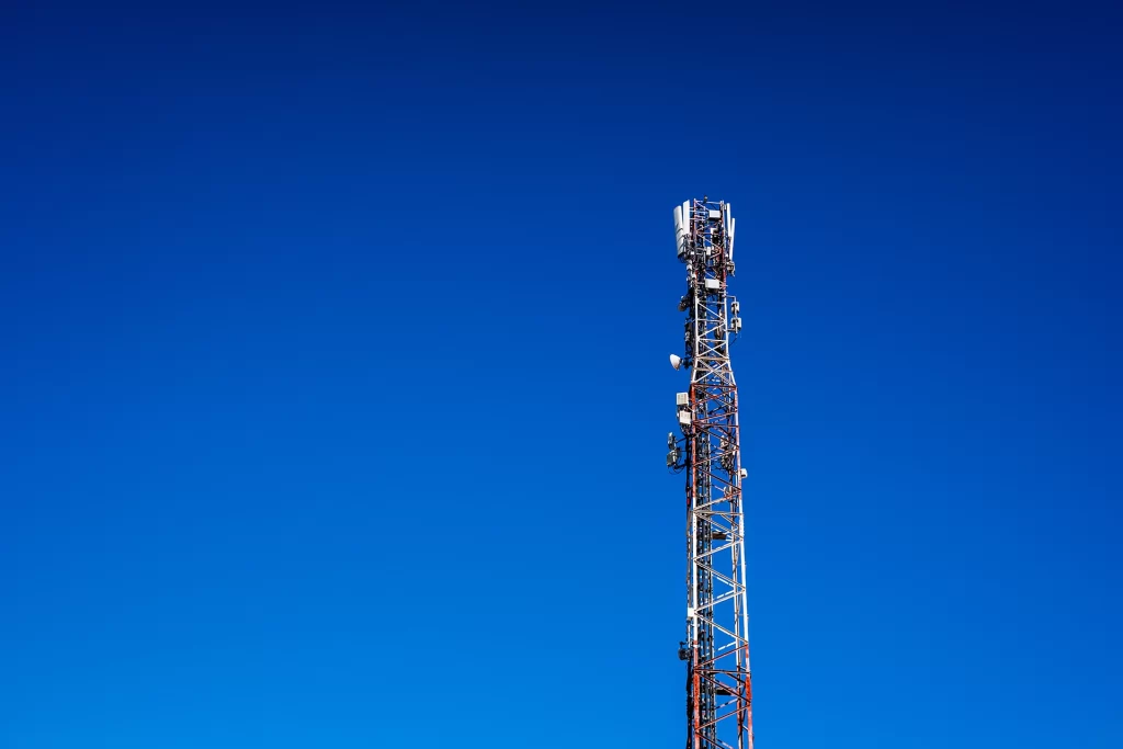 Trecho da RJ-116 em Cachoeiras de Macacu afetado pela sombra de sinal de celular