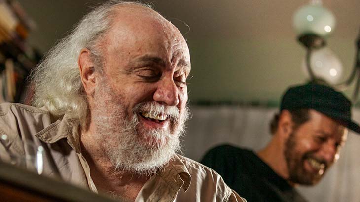 A Lei Aldir Blanc recebeu esse nome em homenagem ao artista, que faleceu em maio de 2020, vítima da covid-19.