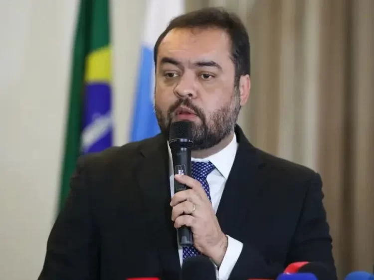 Sob risco no TSE, Cláudio Castro antecipa saída do governo