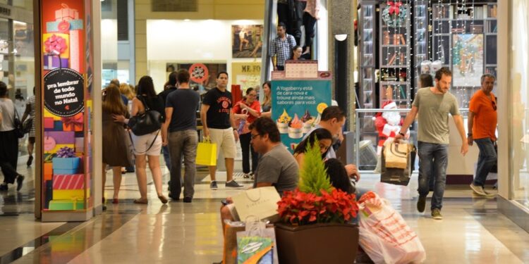Trabalho em feriados no comércio terá novas regras a partir de acordo entre sindicatos
