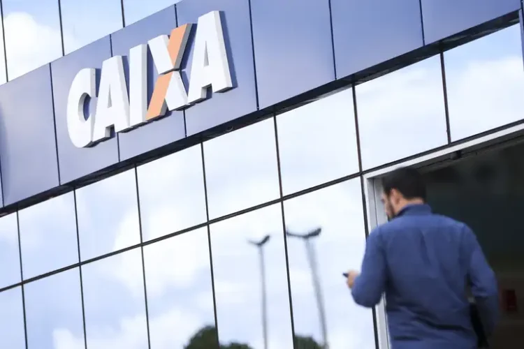 PF faz operação contra grupo suspeito de desviar R$ 45 milhões de clientes da Caixa