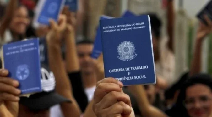 Desemprego cai para 5,3% em julho e impulsiona renda e emprego no país
