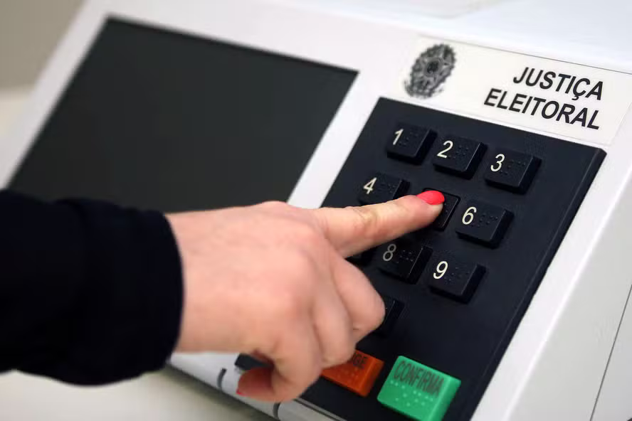 Eleitor tem até 20 de agosto para solicitar o voto em trânsito