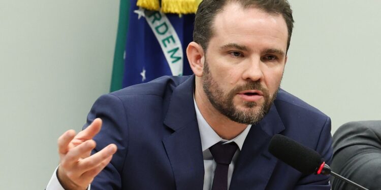 Durigan defende avançar no comércio exterior para acelerar crescimento