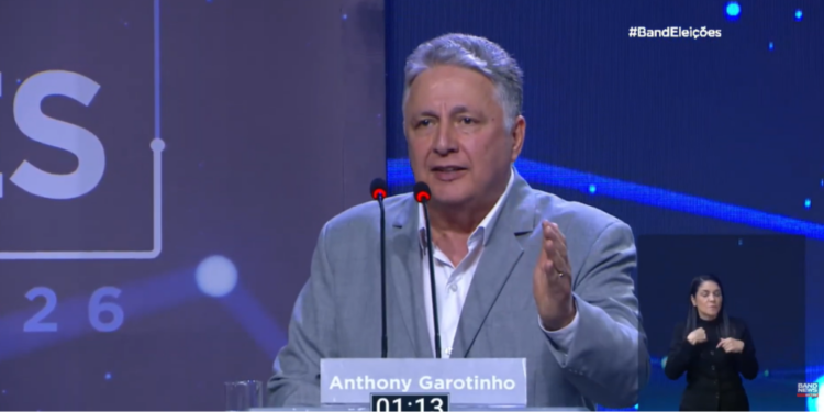 Após primeiro debate, Garotinho questiona índice de rejeição e cobra presença de Paes
