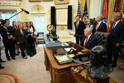 EUA: Trump cita segurança nacional para barrar imprensa na Casa Branca