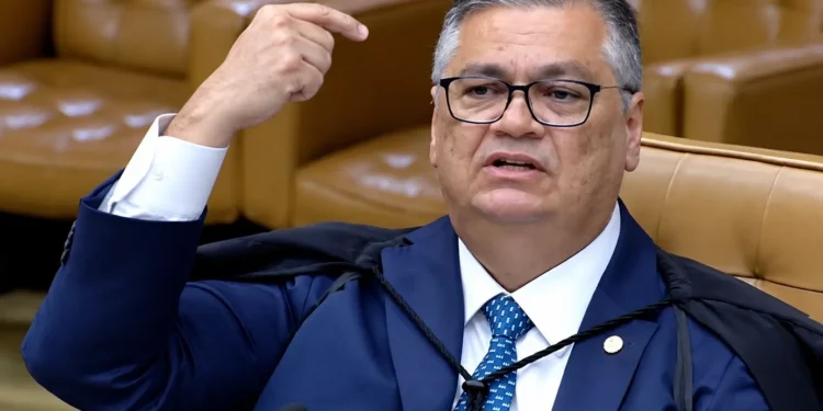 Dino vota para que Moraes e Mendonça tenham julgamento na mesma sessão