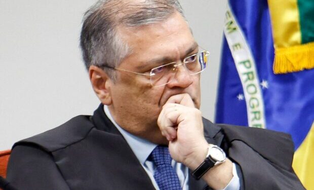 Dino manda que a PF investigue relação de Vorcaro com cemitérios em SP