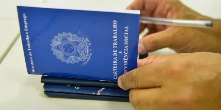 Brasil abre 165,8 mil vagas de trabalho formal em agosto, aponta Caged