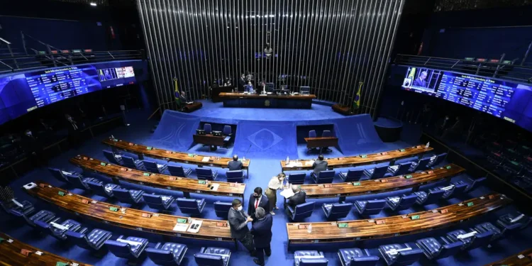 Senado acelera PEC do fim da 6×1 e PL alerta para impacto econômico