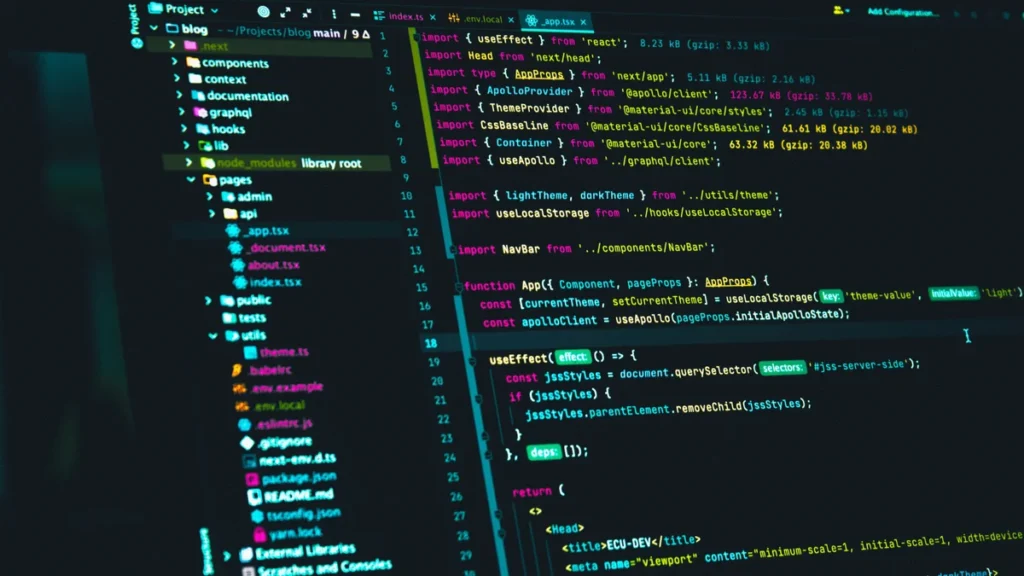 Servidores de tecnologia e tela com código digital ilustrando como a falha no PHP suspende sistemas públicos