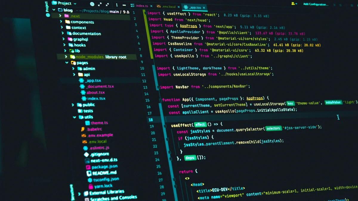 Servidores de tecnologia e tela com código digital ilustrando como a falha no PHP suspende sistemas públicos