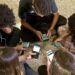 Alerta sobre telas reacende debate sobre celular nas escolas do Rio