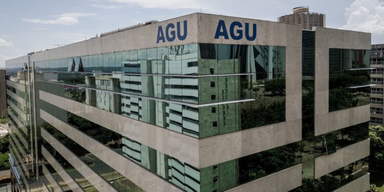 AGU pede à PF investigação sobre suposto repasse de Trump contra o STF