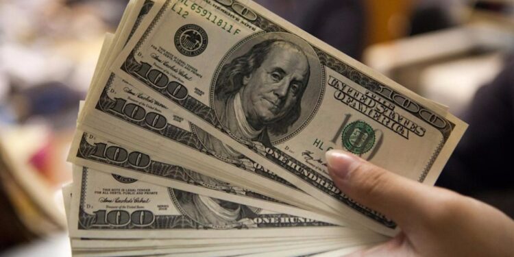 Dólar hoje cai para R$ 5,34 e Ibovespa recua após tombo eleitoral