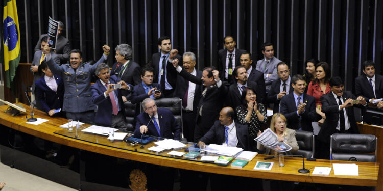 Maioridade penal: PT quer 16 anos para crimes hediondos e oposição,14 anos