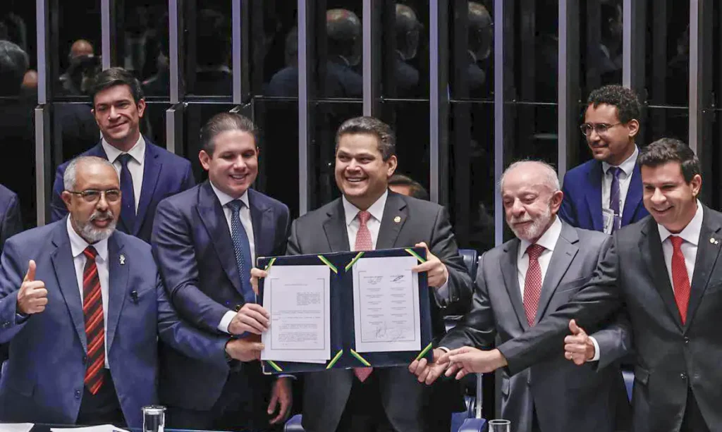 Plenário do Senado durante a sessão que promulgou o fim da escala 6x1 no Brasil.